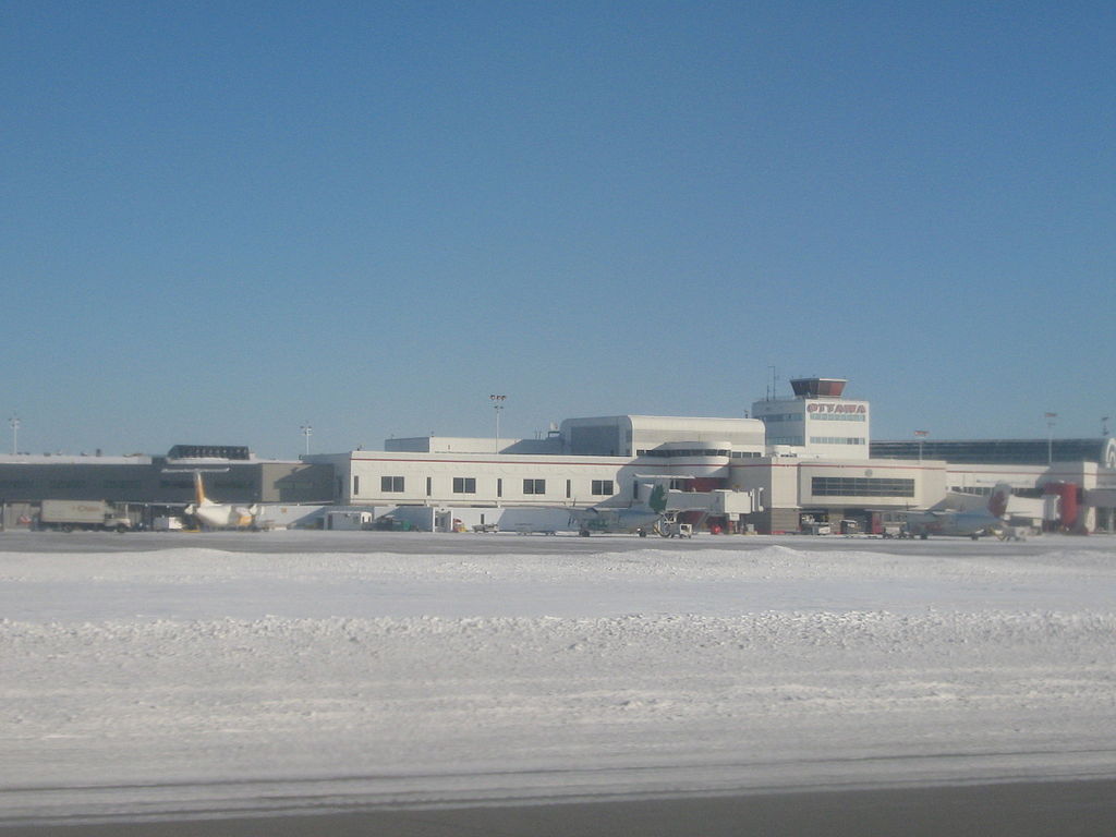 "Ottawa Airport" by dave_7 / CC BY 2.0 https://commons.wikimedia.org/wiki/File%3AOttawa_Airport_(2082947682).jpg