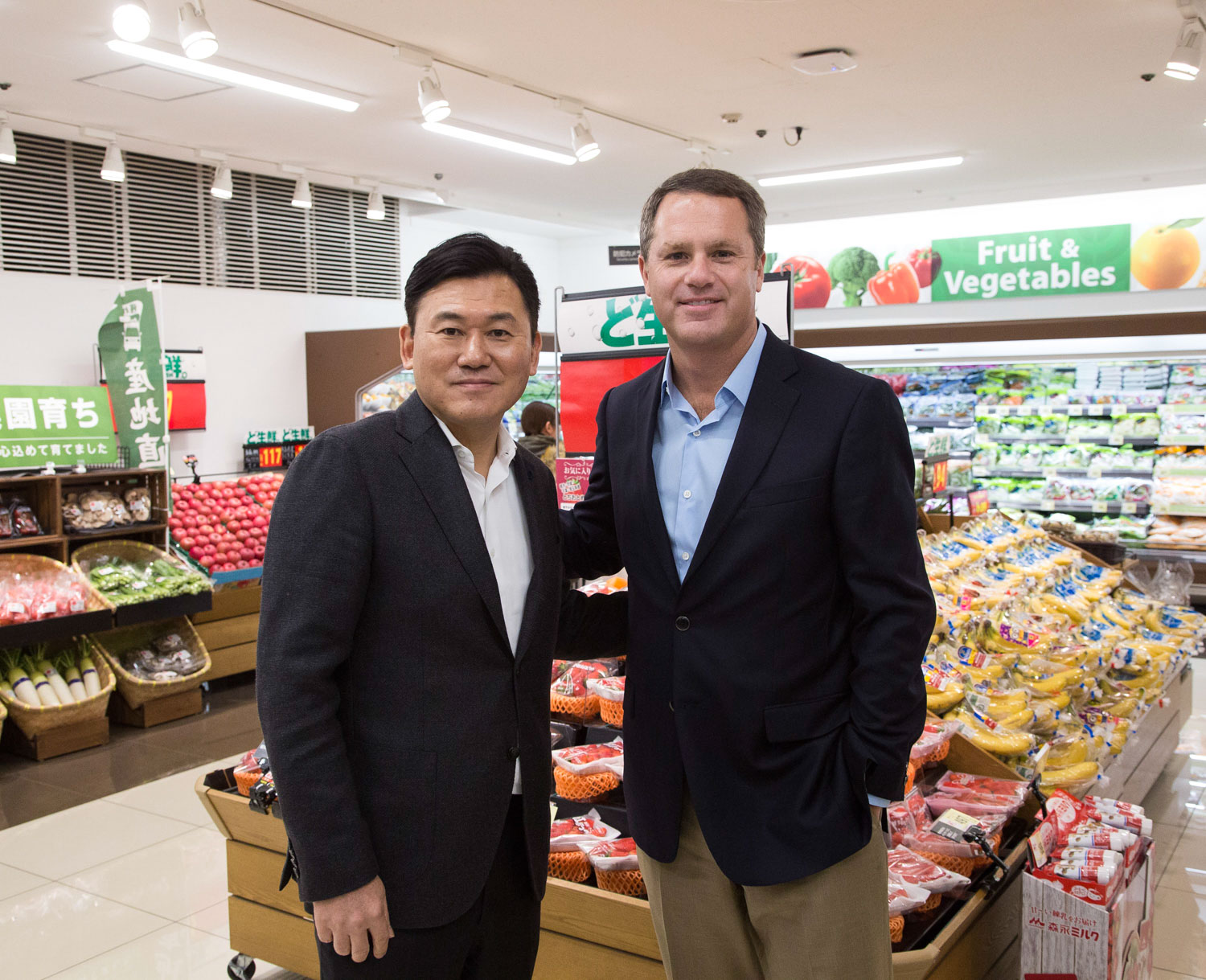 Rakuten CEO Hiroshi “Mickey” Mikitani and Walmart CEO Doug McMillon courtesy of Ratuken corporate