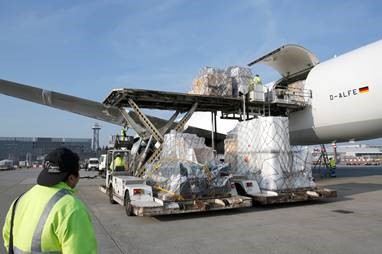 Lufthansa Cargo handled the world’s first dangerous goods 
shipment with an electronic Dangerous Goods Declaration (eDGD) at Frankfurt Airport.