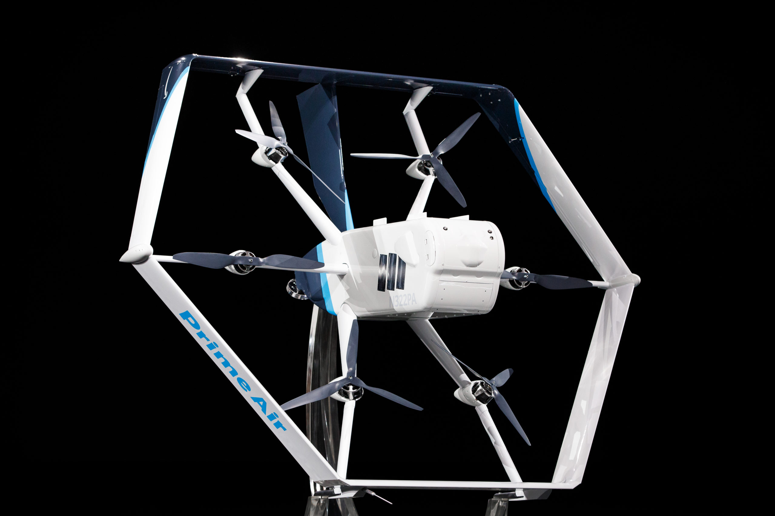 The newest Prime Air drone is equipped for vertical takeoff and landing but transitions in-flight to operate like an airplane. Photo: (JORDAN STEAD / Amazon)