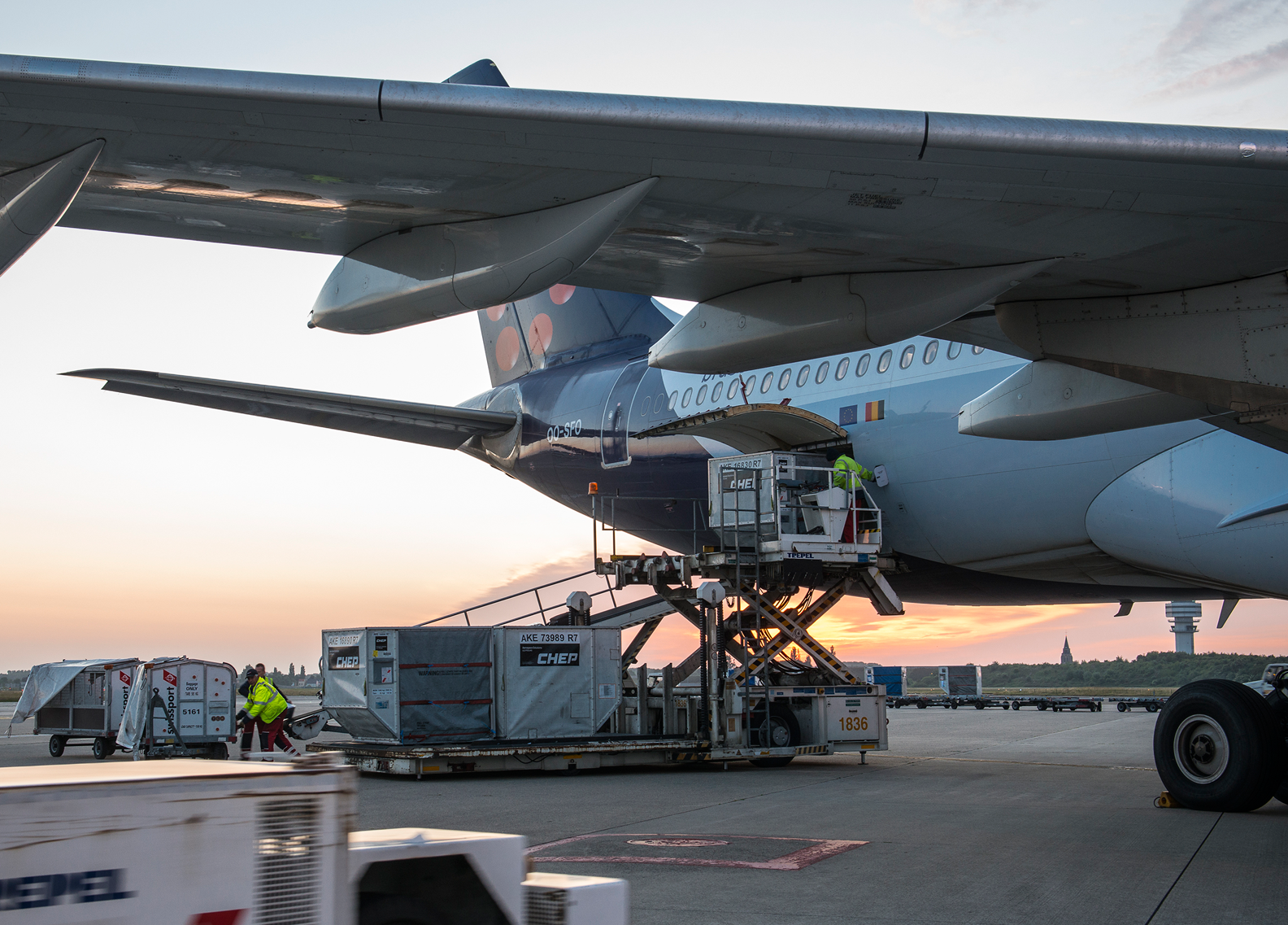 Cargo handling at Brussels Airport (BRU).