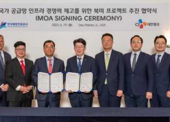 CJ Logistics and the Korea Ocean Business Corp. executives