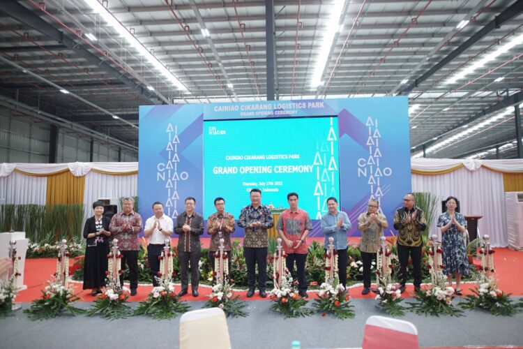 Cainiao executives stand in a row at the grand opening for the Cainiao Cikarang Logistics Park in Indonesia