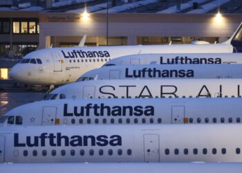 Passenger aircraft operated by Deutsche Lufthansa AG, during a strike at Frankfurt Airport on Feb. 1. (Courtesy/Bloomberg).
